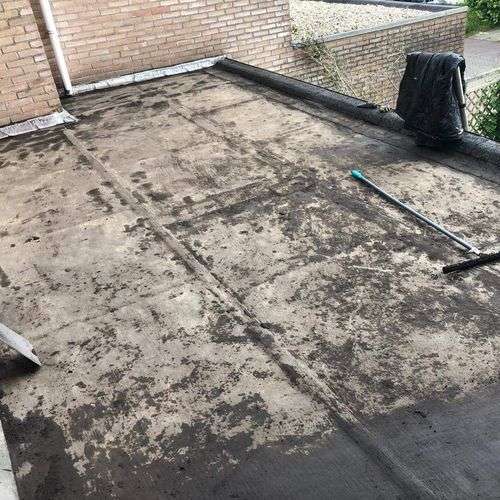 Schoonmaken van een plat dak in Brielle Schoonmaken van een plat dak in Brielle